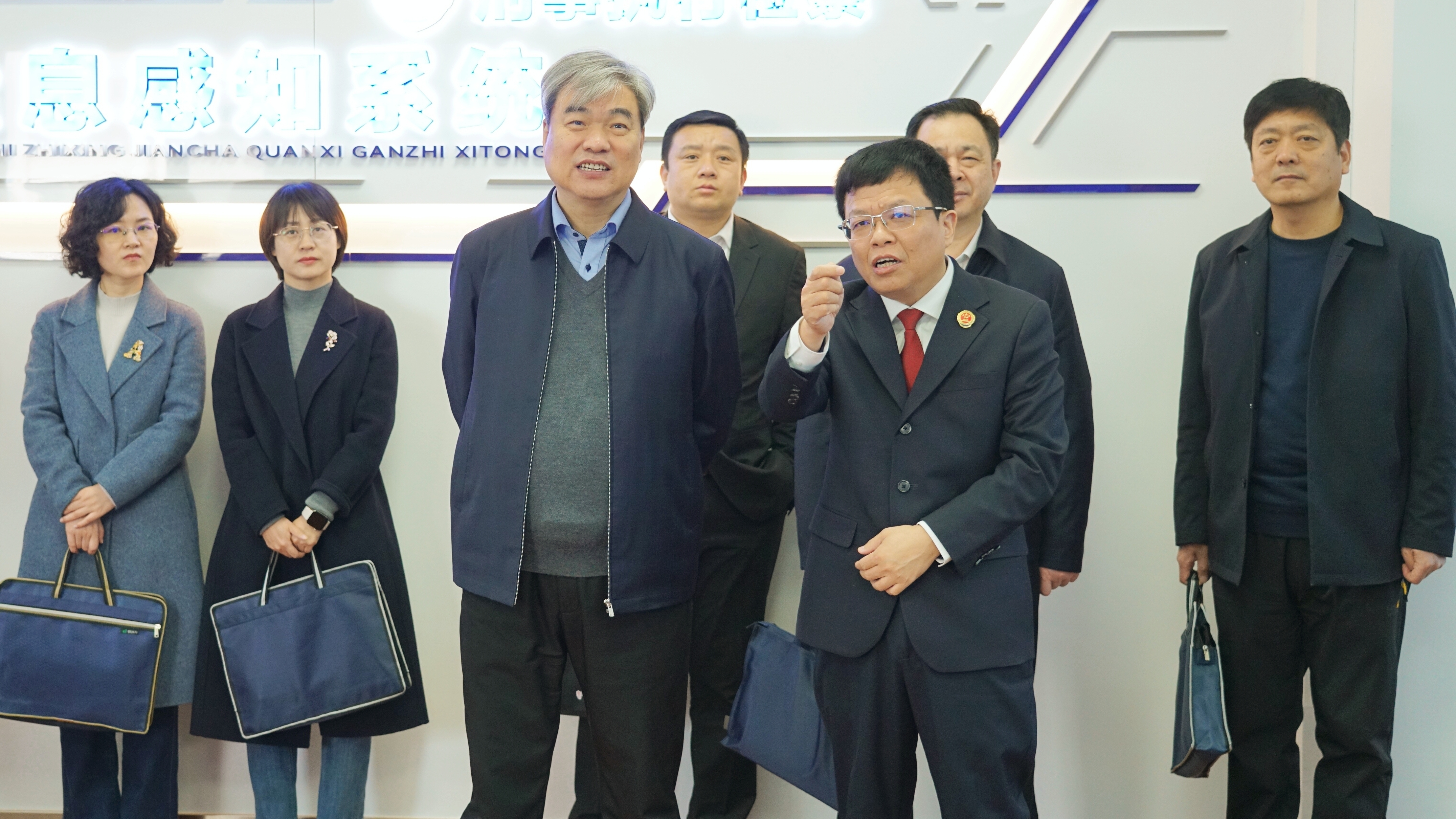 市政协主席王新军到市法院和市检察院进行视察调研